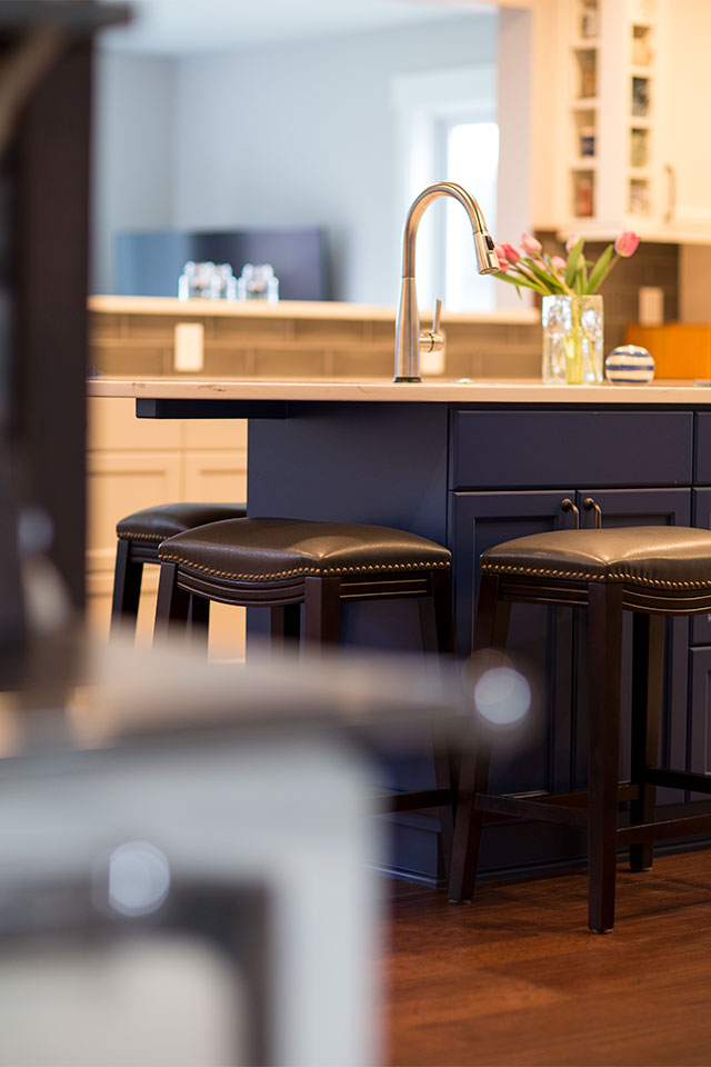 Custom island in modern kitchen design. Rebecca Olsen Designs, Oregon